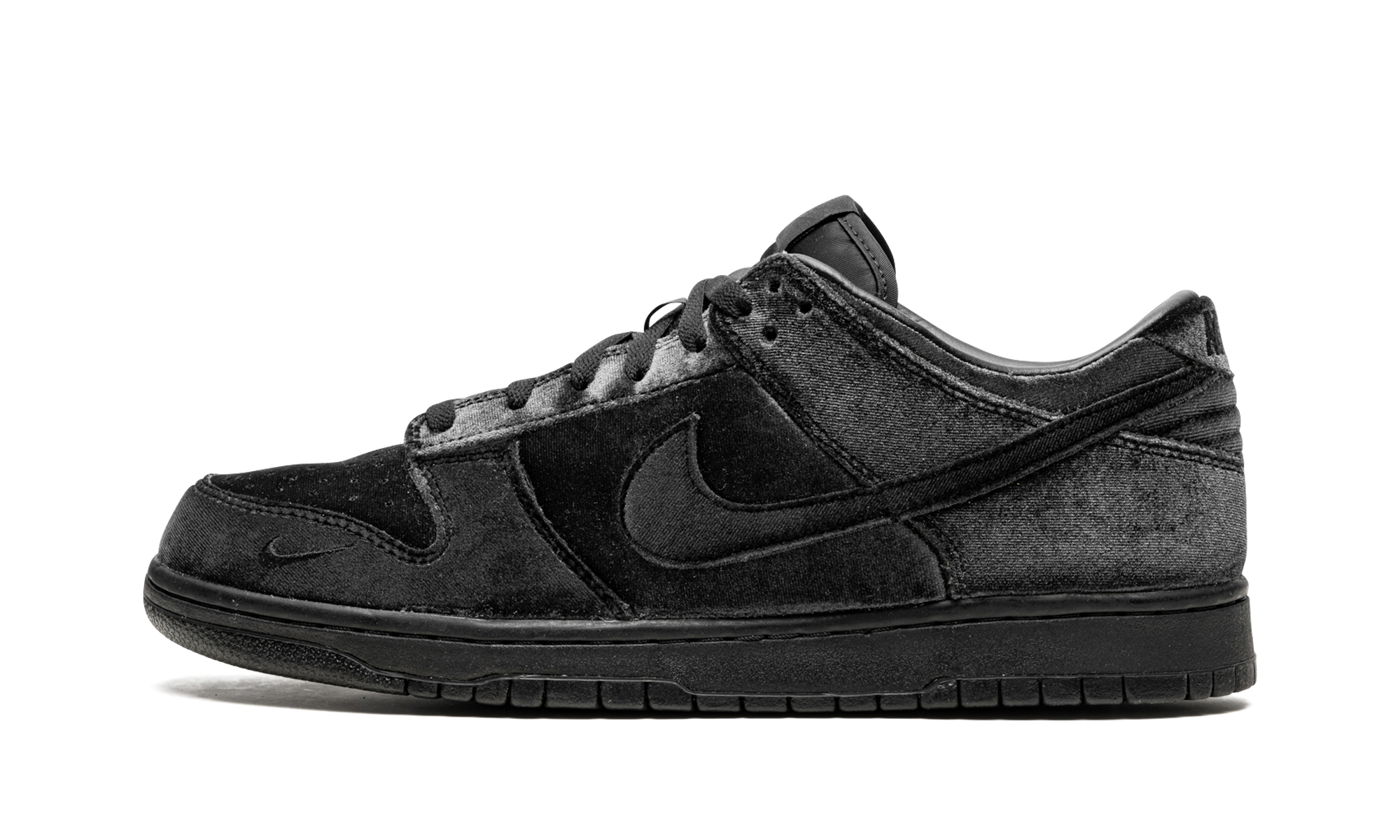 Dunk Low "Dover Street Market Triple Black Velvet" DH2686 002