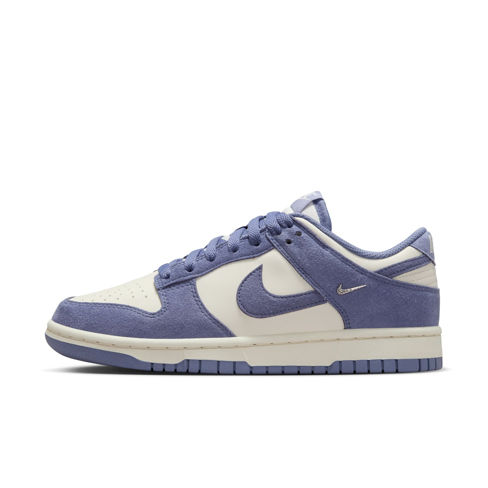 Dunk Low "World Indigo Mini Swoosh" IB4417-103